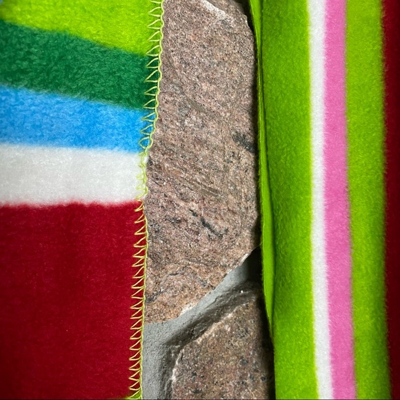 Fleece scarf and matching throw - Picture 4 of 4